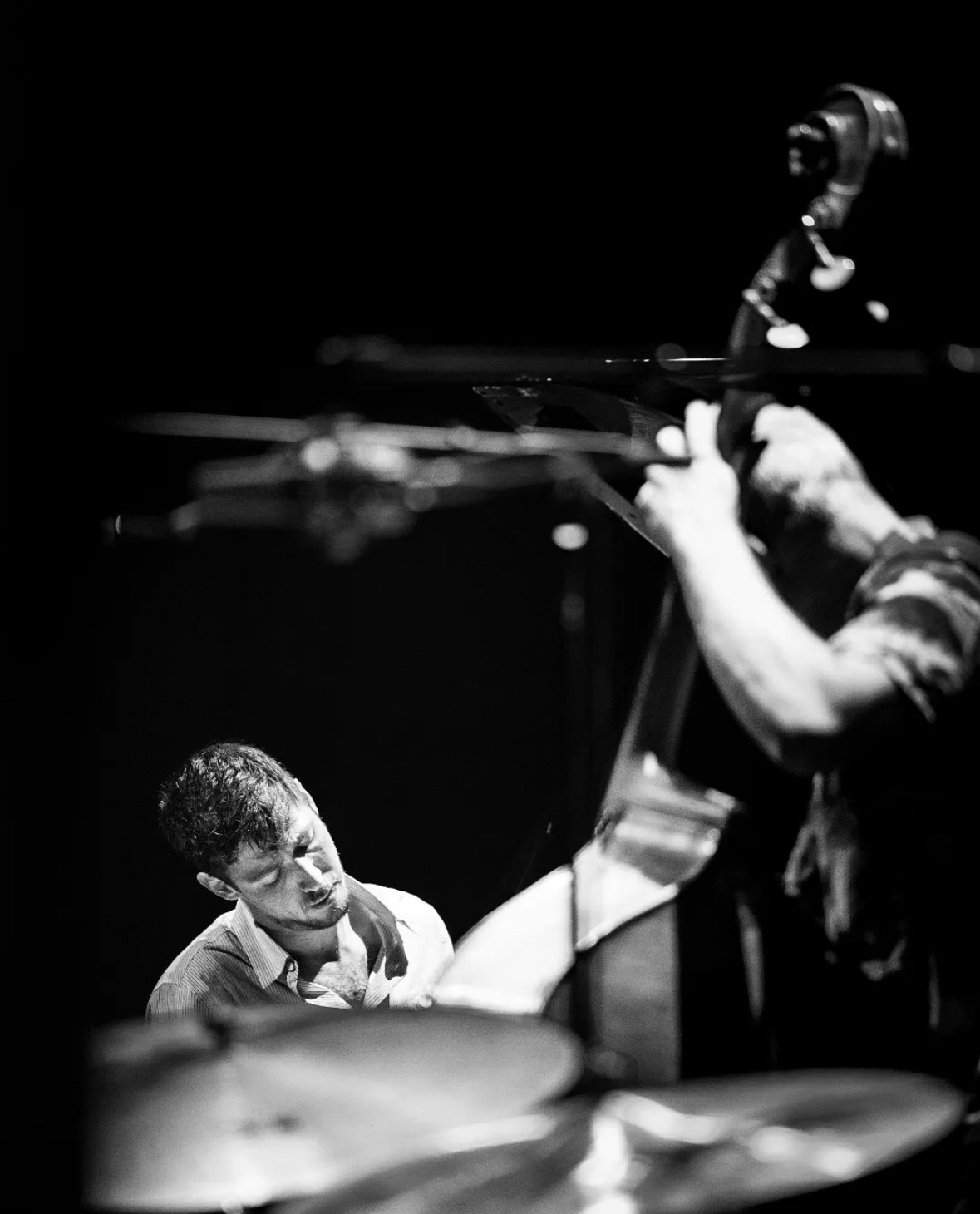 Guy Moskovich performing